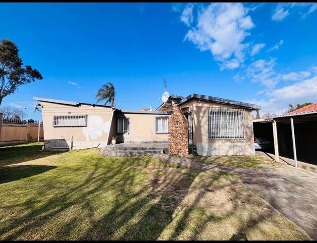 4 BEDROOM HOUSE FOR SALE IN REGENTS PARK